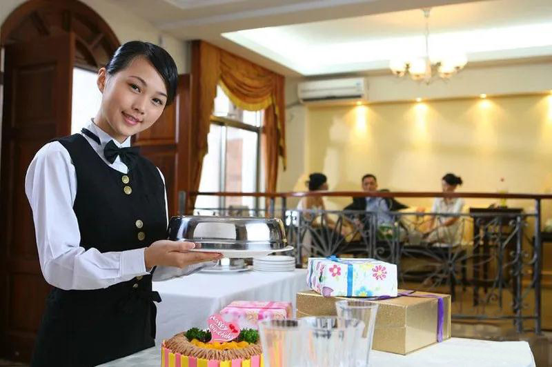 新加坡：豪華五zui酒店餐飲服務(wù)生！